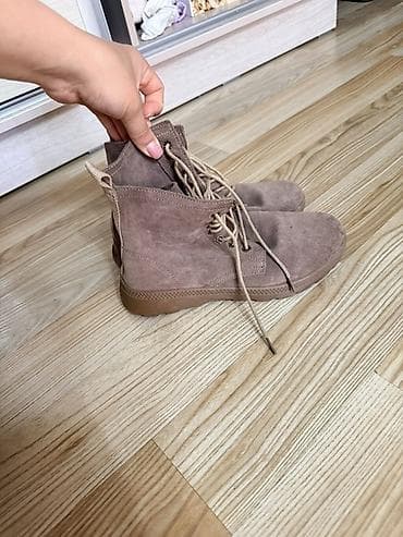 кэжуал: Замшевые ботинки-берцы в бежево‑коричневом (тауп) цвете. - Материал — 2