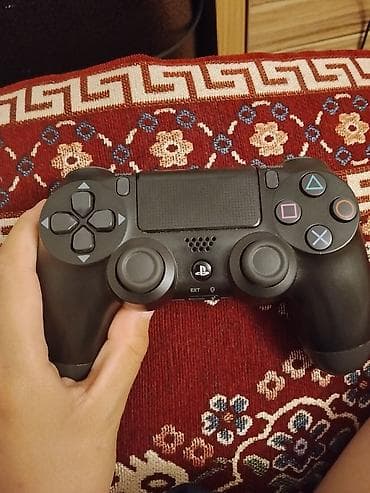 game console: Игровая приставка Sony PlayStation 4 Slim + два контроллера DualShock — 1