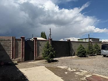 дом в караколе: 🏡 Продаётся капитальный кирпичный дом в центре города 📍 Локация — 8