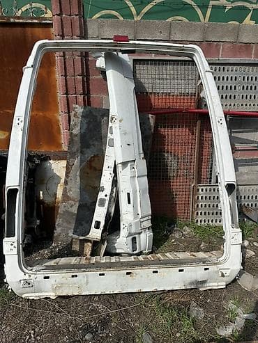 спринтер шарнир: Стойка кузова Mercedes-Benz — 2