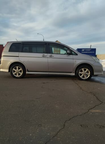 купить бу трактор в беларуси: Toyota Isis: 2006 г., 2 л, Вариатор, Бензиновая, Минивэн — 1