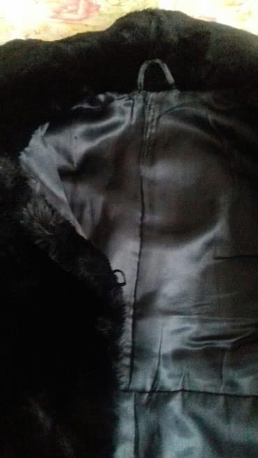 шуба для дома: Продаю б/у детскую шубу на 6-8 лет, натуральная цигейка, отрезная — 4