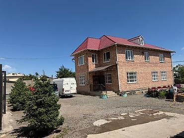 дом в караколе: 🏡 Продаётся капитальный кирпичный дом в центре города 📍 Локация — 3