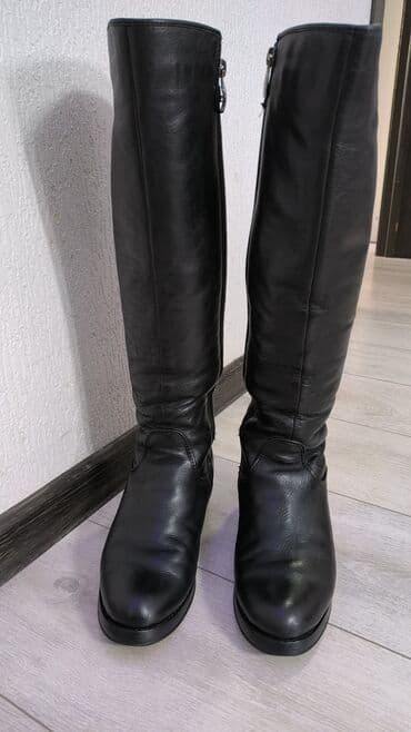 В идеальном состоянии сапоги кожаная, мех натуральный овчина, зима