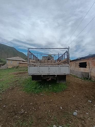 айнек авто: Жүк ташуучу унаа, Mercedes-Benz, Стандарт, Колдонулган — 2