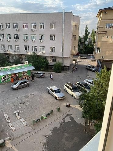 Комнаты: Продается комната в доме гостиничного типа Адрес: 5 мкр Этажность: 4/5 — 2