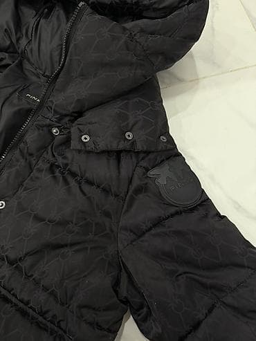 Женский пуховик PINKO, черный - Утепленный короткий пуховик с — 4
