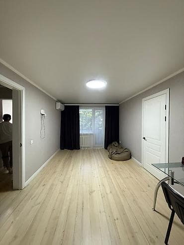 2 комнаты, 42 м², Сталинка, 4 этаж, Косметический ремонт