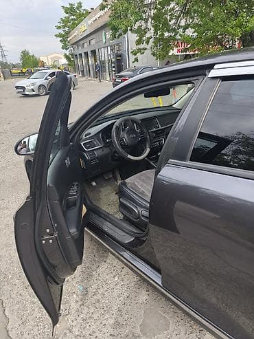 geely galaxy e5: Kia K5: 2019 г., 0.2 л, Автомат, Газ — 4