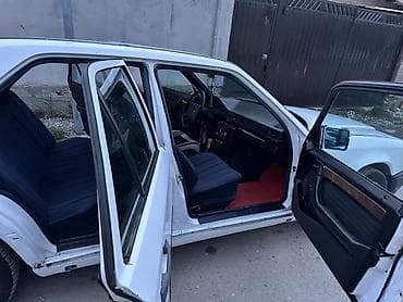 панель на мерс: Mercedes-Benz W124: 2026 г., Ручные, Седан — 5