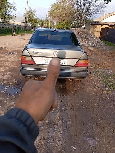 щётка для мойки: Mercedes-Benz W124: 1989 г., 2.3 л, Автомат, Бензин, Седан — 4