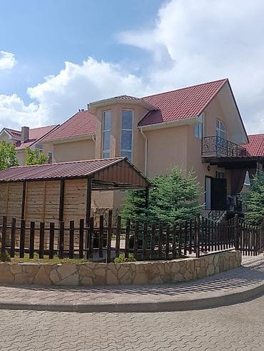 первой: Коттедж, Кейсар, Чолпон-Ата, 13 мест — 1