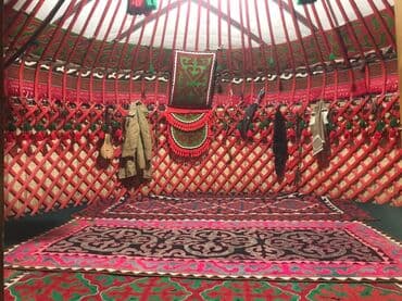 палатка туристическая: Боз үйлөрдү ижаралоо, Каркасы Жыгач, 100 баштан көп, Казан, Идиш-аяк, Полу менен — 14