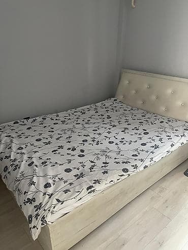 Двуспальная кровать с мягким изголовьем и матрасом УСТУПИТЬ МОГУ