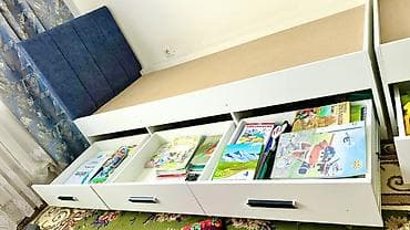 мебель столы: Односпальная кровать, Б/у, С мягким изголовьем, длина - 180 см — 2