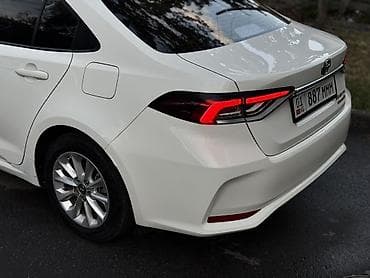 byd e7: Toyota Corolla: 2020 г., 1.8 л, Вариатор, Гибрид, Седан — 6