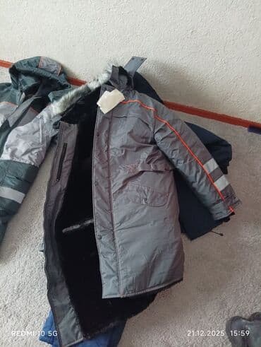 Эркектер кийими: Кышкы куртка плащ. спецовка куртка шымы менен. баасы келишим баада — 5