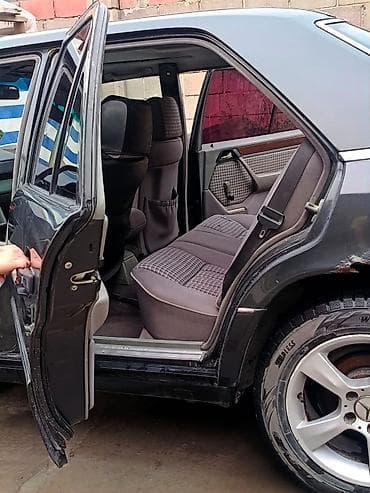 subaru 2018: Mercedes-Benz W124: 1990 г., 3 л, Седан — 5