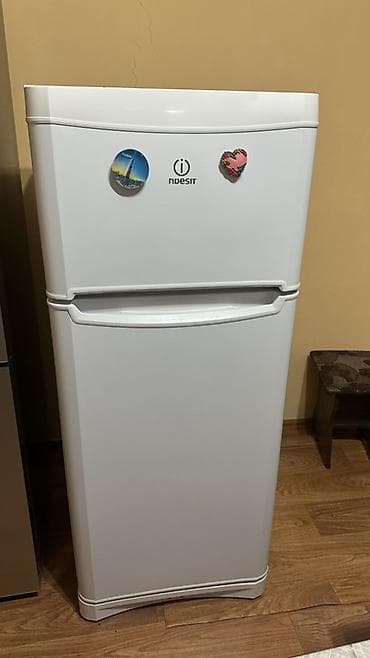 spada step: Холодильник Indesit, классический двухкамерный. - Раздельные двери — 1