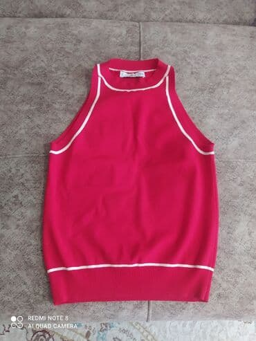 Продаю кофту-майку красивую красного цвета. Носила всего 1 раз. Купила