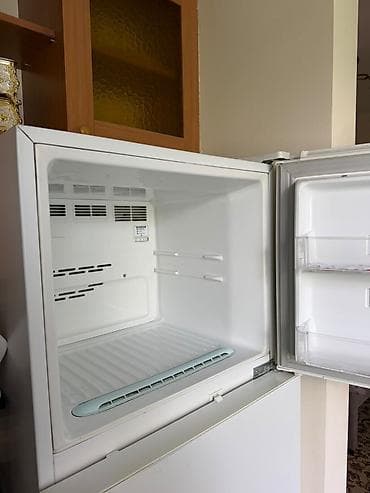 Холодильник LG, двухкамерный, с верхней морозильной камерой. Основные — 4
