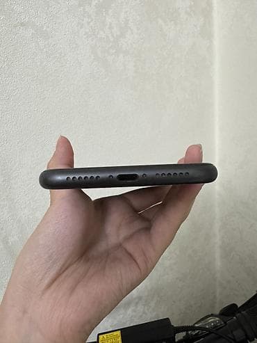 IPhone 11, Б/у, 128 ГБ, Черный, Зарядное устройство, Чехол — 7