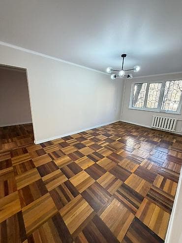 Продажа квартир: 5 и более комнат, 90 м², 1 этаж — 3