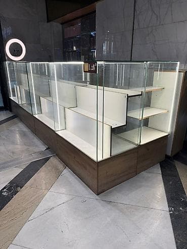 Стеклянная витрина с подсветкой - Конструкция: прозрачные стеклянные — 6