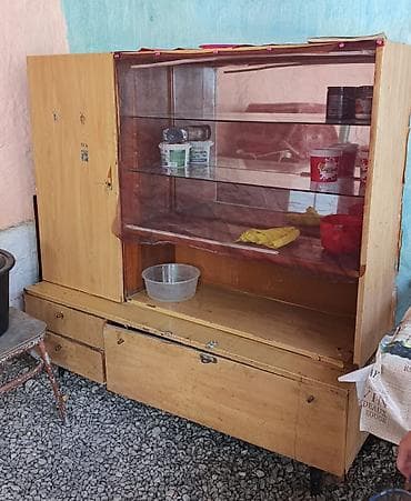 Шкаф - Верхняя часть: три стеклянные полки за прозрачной створкой at lalafo.kg Шкаф - Верхняя часть: три стеклянные полки за прозрачной створкой