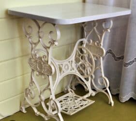 шв машинки: Раритетная красивая вещь для особого ценителя. Антикварная ножная — 1