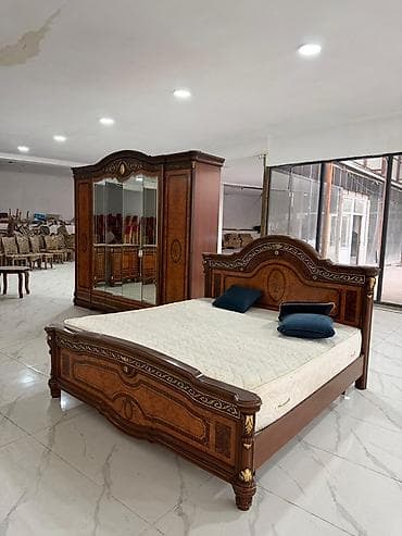 Спальный гарнитур, Б/у, Двуспальная кровать, Шкаф, Комод, Италия, Дерево, Самовывоз, цвет - Коричневый