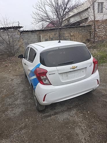 matiz 3: Chevrolet Spark: 2017 г., 1 л, Автомат, Бензин, Хэтчбэк — 4