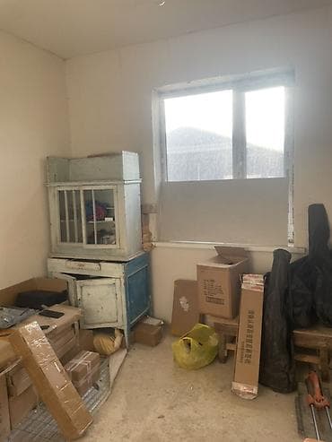 4 bedroom: Продаётся одноэтажный кирпичный дом с участком. Основные — 8