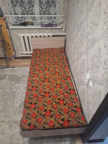 каркас кровати: Продаётся одноместный кровать, примерно 70-90см и 175-180 см. В — 3