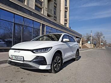 черный byd: BYD E2: 2024 г., Электромобиль, Кроссовер — 4