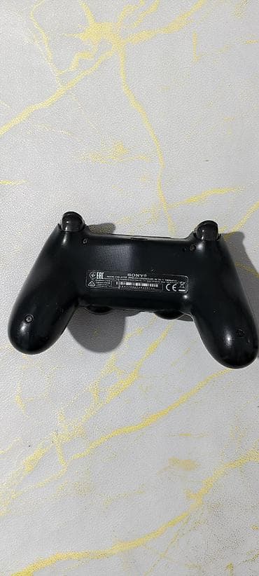 line 6: Г. Каракол продаю джойстик PS4 Китай один - 850сом оригинал один - — 2