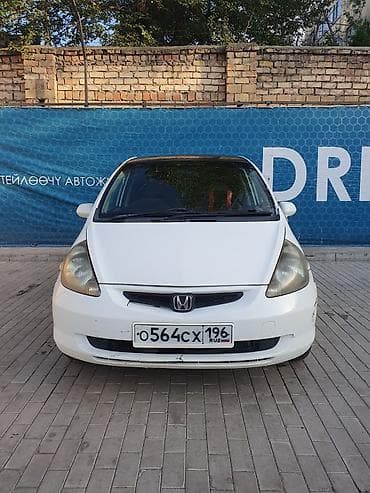 Транспорт: Honda Fit: 2002 г., 1.3 л, Автомат, Бензин, Хэтчбэк — 2