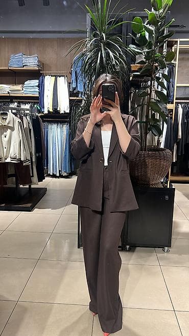 Брючный костюм, Кюлоты, Пиджак, Турция, Вискоза, Осень-весна at lalafo.kg Брючный костюм, Кюлоты, Пиджак, Турция, Вискоза, Осень-весна