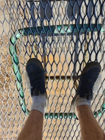 куплю лист металла: Просечно- вытяжной лист. Для настилов, лестниц, ступеней, проходов — 6