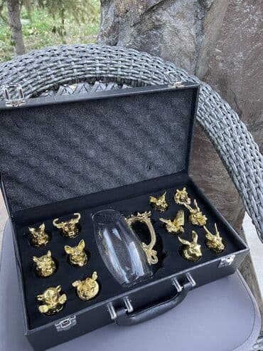 все для животных: • Набор : Кувшин и рюмки в чемодане. • Чемодан(экокожа имитация — 1