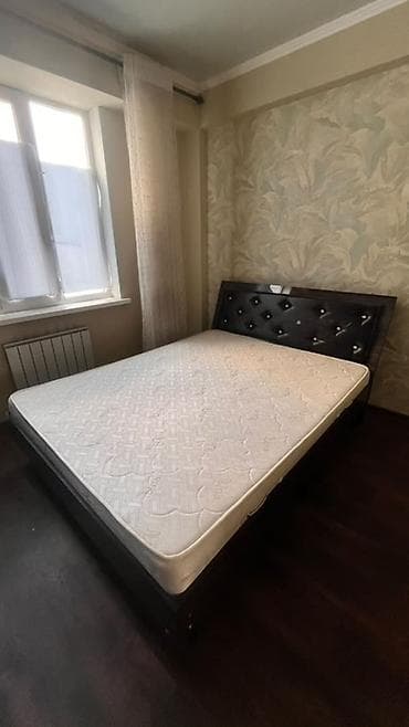 двуспальный кровать: Двуспальная кровать, Б/у, С матрасом, длина - 200 см — 1