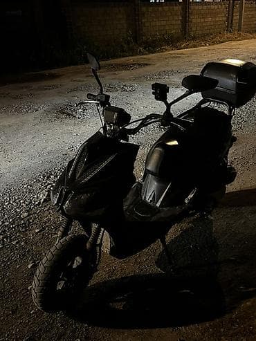 100: Тип скутера Suzuki, 180 куб. см, Бензин, Б/у — 1