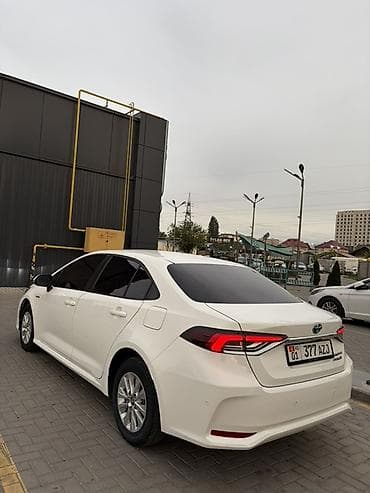 step 2: Toyota Corolla: 2022 г., 1.8 л, Автомат, Гибрид, Седан — 4