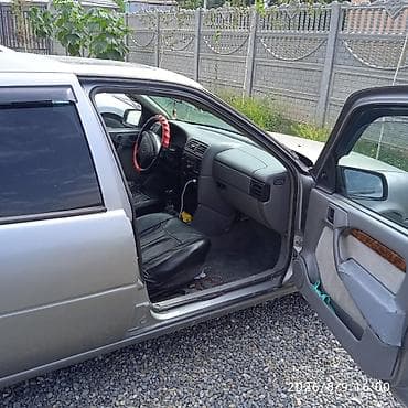 Opel Vectra: 1995 г., 1.8 л, Механика, Бензин, Лифтбек at lalafo.kg Opel Vectra: 1995 г., 1.8 л, Механика, Бензин, Лифтбек