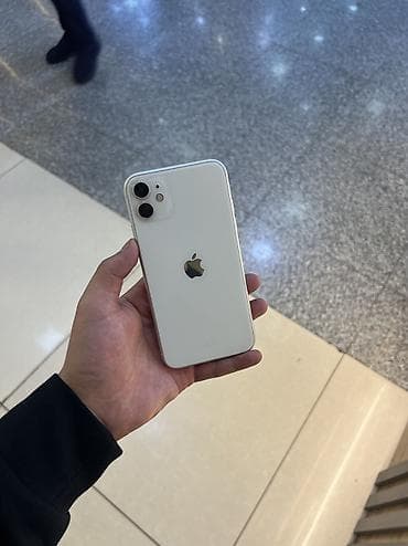 a 12: **iPhone 11, 64 ГБ, белый** Продаётся iPhone 11 в белом цвете. На — 1