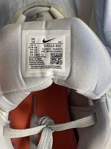louis vuitton: 🟣⚪ Первая пара (фиолетово-зелёные) Это линейка Nike KD (Kevin Durant) — 10
