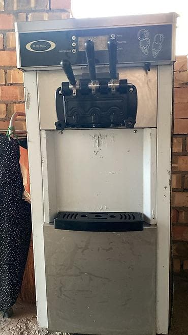 Профессиональный аппарат для мягкого мороженого с тремя рычагами (два