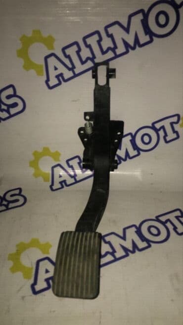 старая модель dell: Mercedes-Benz ML 2002 год, педаль газа — 1