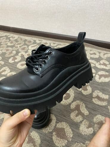 рабочий обув: Черные туфли-оксфорды Zara с массивной подошвой. Натуральная кожа — 3