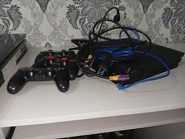 PlayStation 4 Pro (серия CUH-7xx), комплект для игр на троих в at lalafo.kg PlayStation 4 Pro (серия CUH-7xx), комплект для игр на троих в